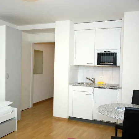 City-studio On Floor - Crown 48 *