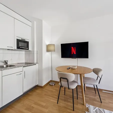 City-studio On Floor - Crown 48 *