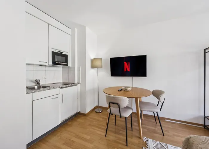 City-studio On Floor - Crown 48 *